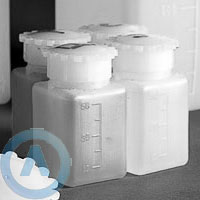 Квадратная бутылка на 100 мл с градуировкой и широким горлом, ПЭ (корпус), ПП (крышка)