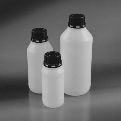 Aptaca бутылка цилиндрическая 1 000 мл из ПЭВП с узкой горловиной и черной крышкой
